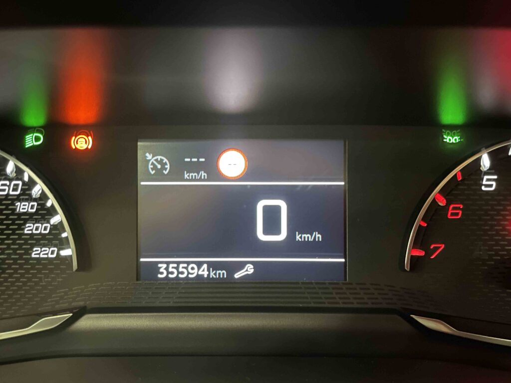 2021 PEUGEOT 2008 plein