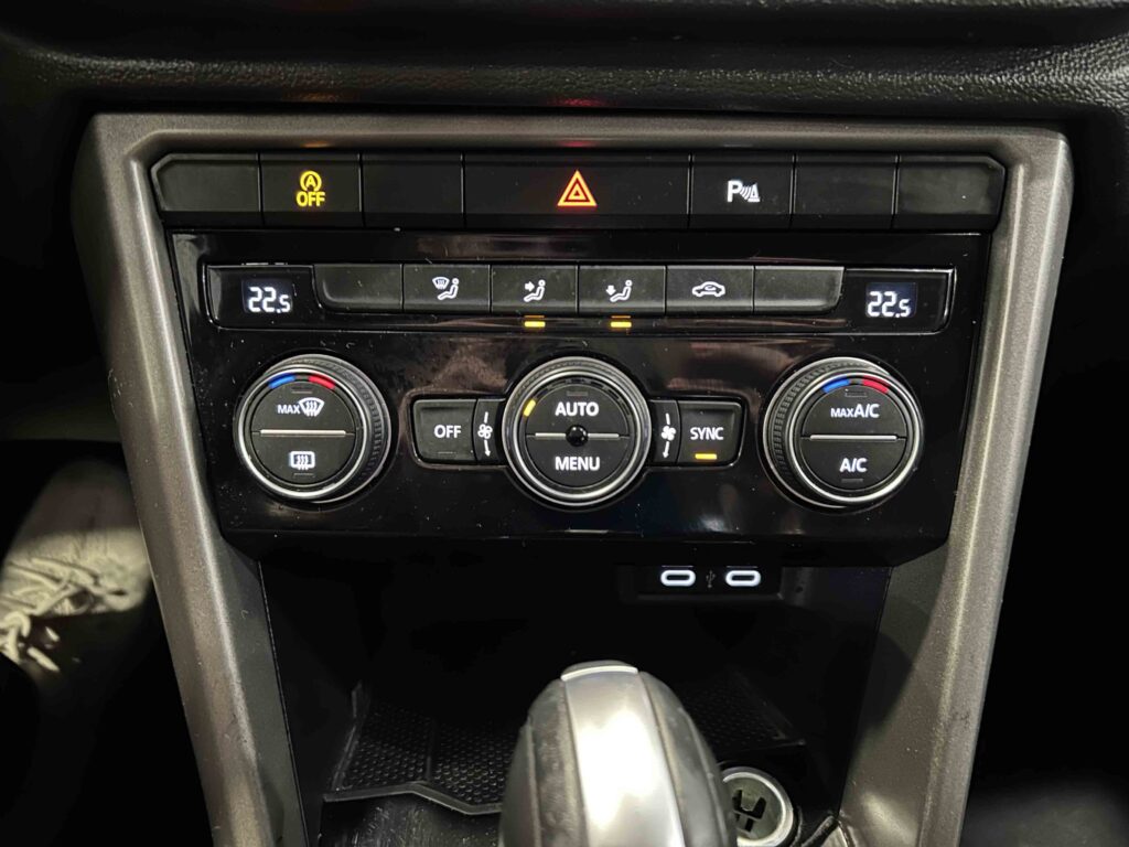 2022 VOLKSWAGEN T-ROC plein