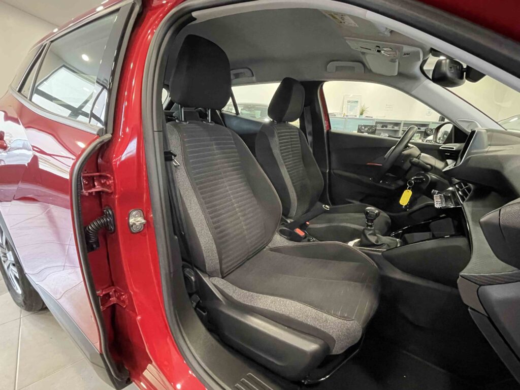 2021 PEUGEOT 2008 plein