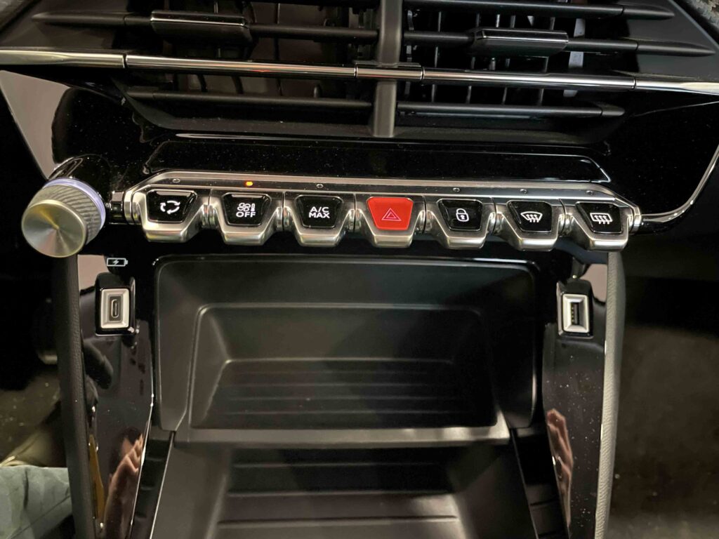 2021 PEUGEOT 2008 plein