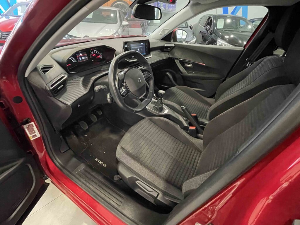 2021 PEUGEOT 2008 plein