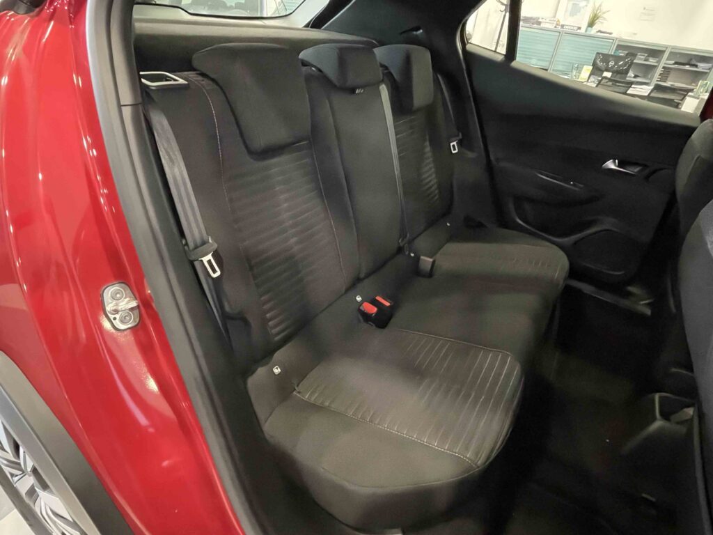 2021 PEUGEOT 2008 plein